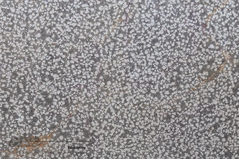 Мрамор серый, бучардированная и брашированная поверхность
